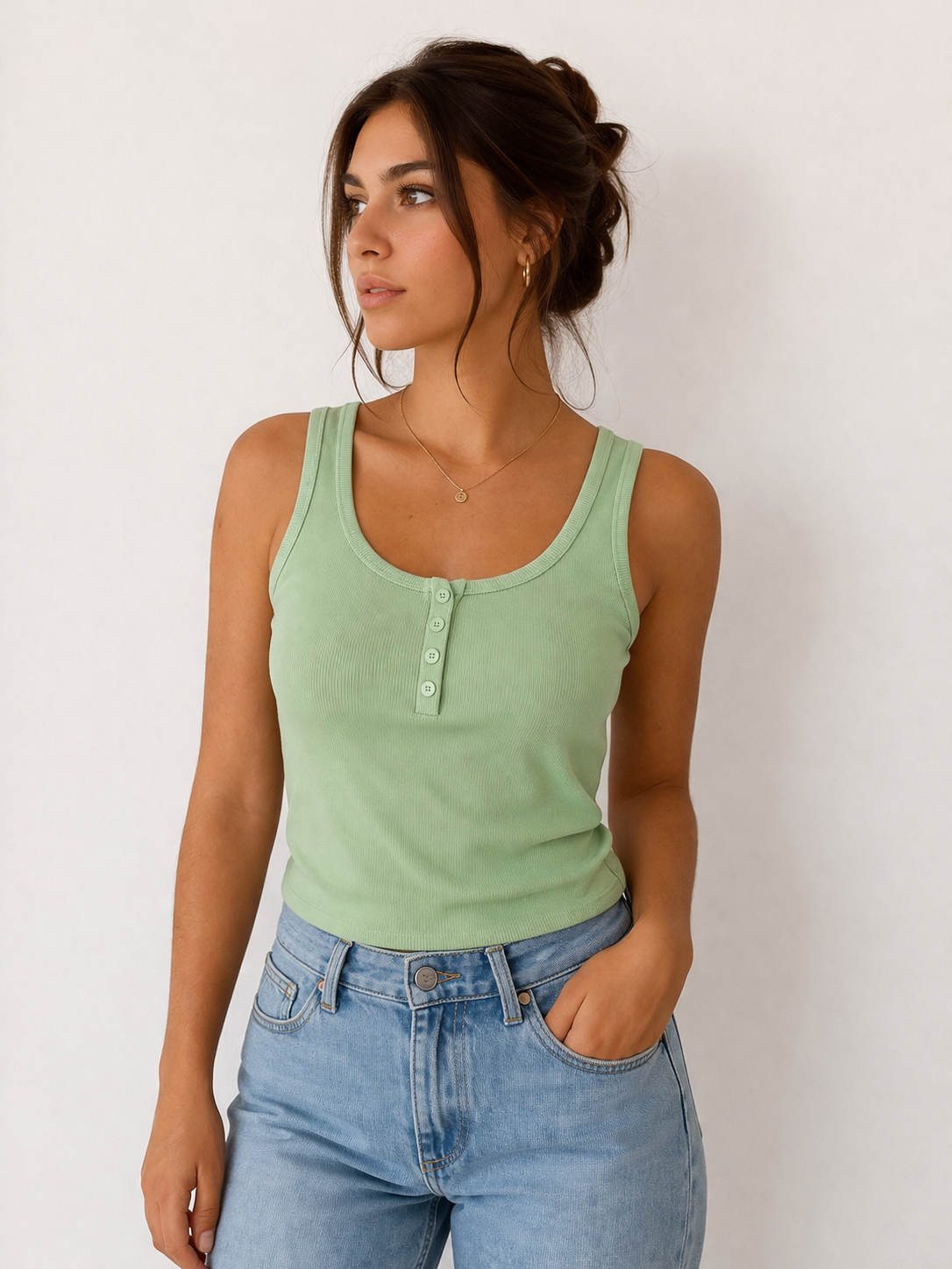 Top Canalé Verde Salvia con Botones – Ajuste Slim