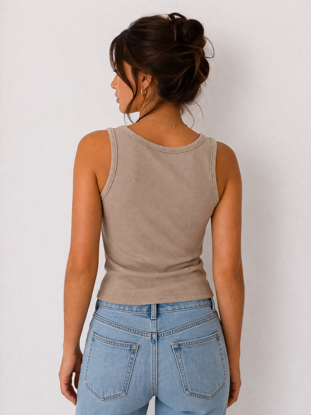 Top Canalé Marrón con Botones – Ajuste Slim