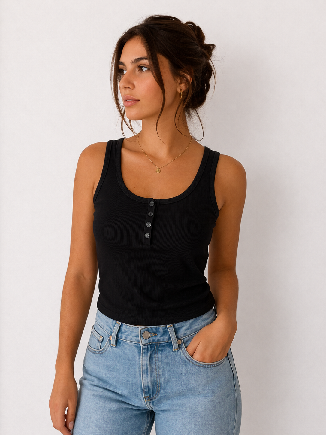 Top Canalé Negro con Botones – Ajuste Slim